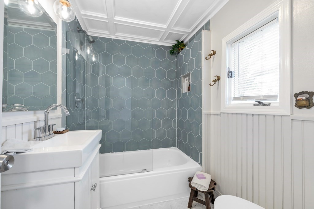 16 R Spring Street Gloucester, MA 01930 - Photo 24 of 42 Gallery Image 24