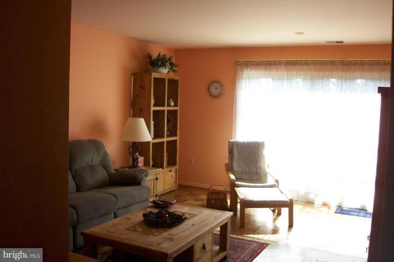 1813 Ivy Oak Square, Unit 59 Reston, VA 20190 - Photo 2 of 19 Living Room