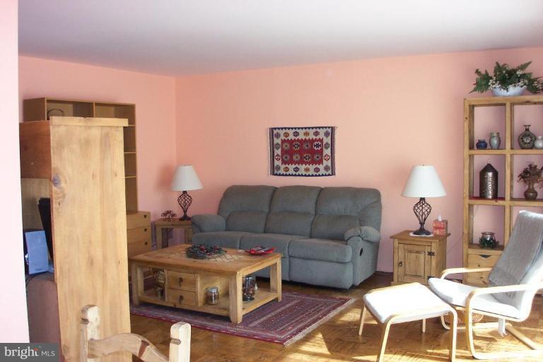 1813 Ivy Oak Square, Unit 59 Reston, VA 20190 - Photo 4 of 19 Living Room #2