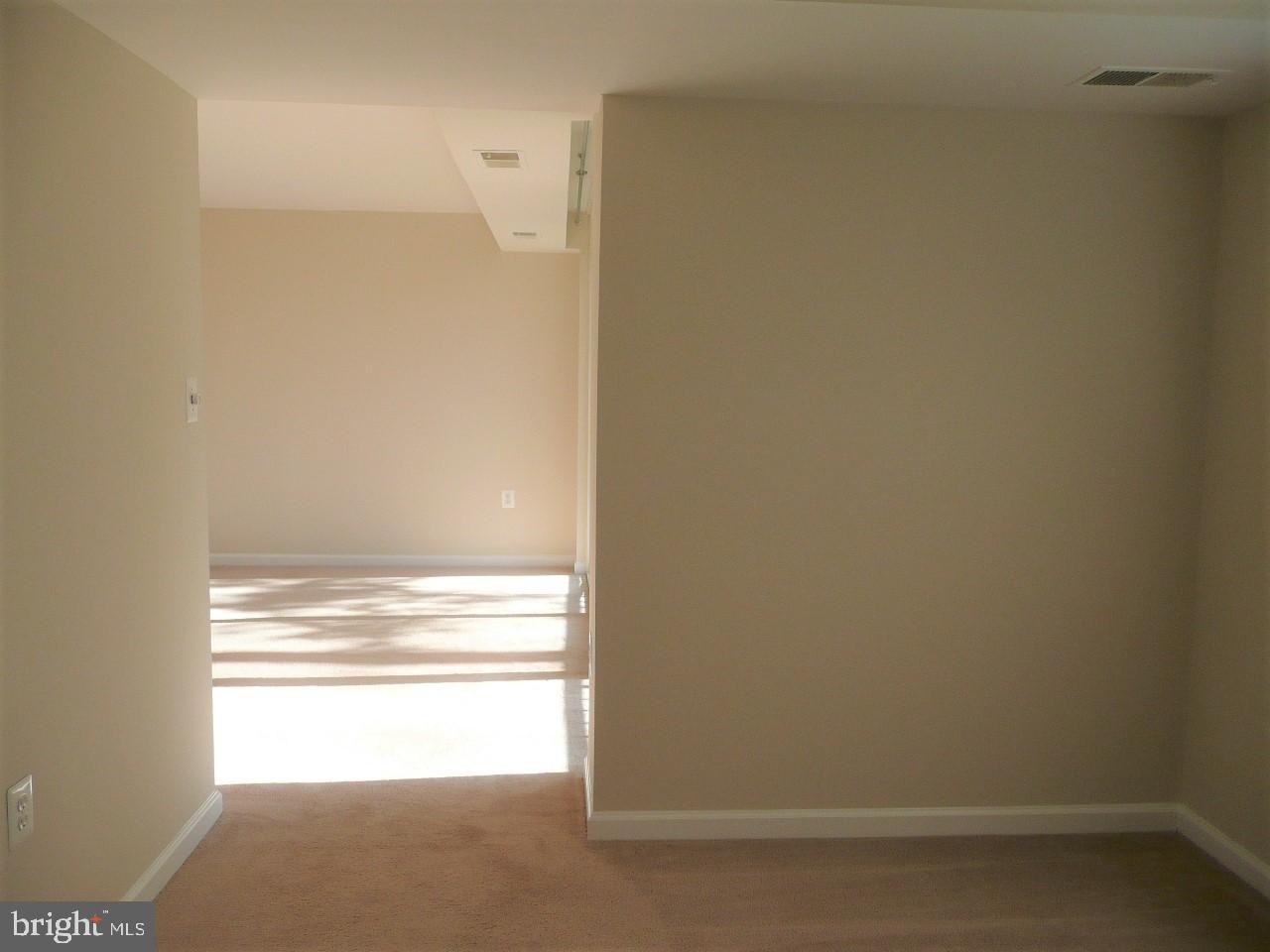 1520 Northgate Square, Unit 11B Reston, VA 20190 - Photo 13 of 30 Dining Room