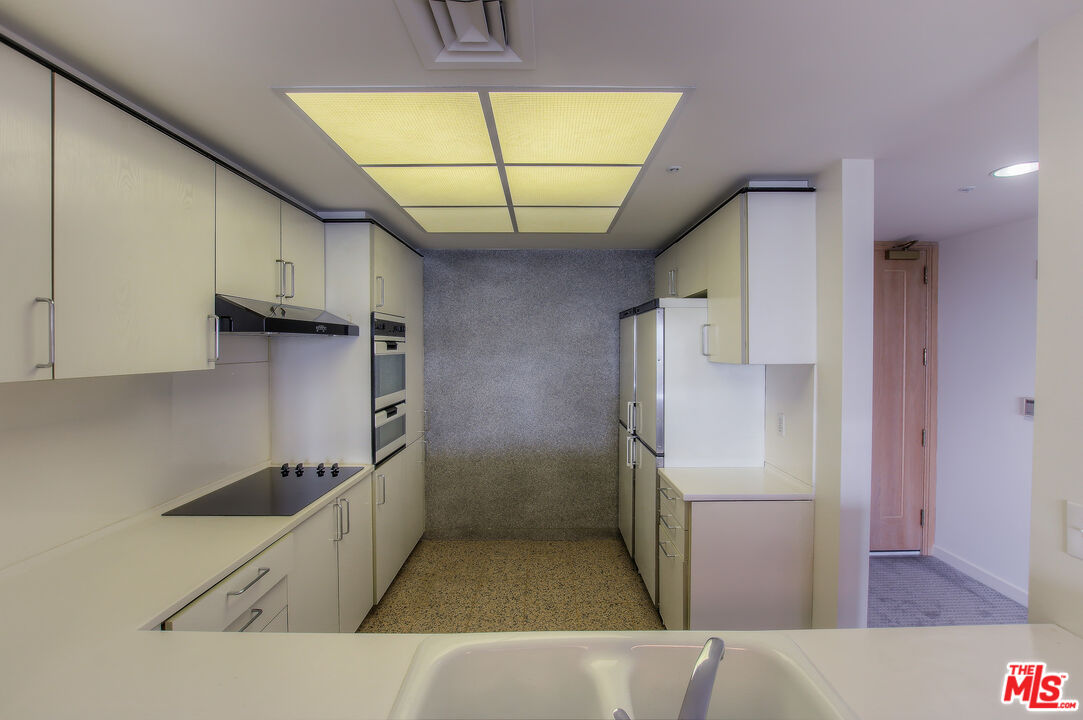 10520 Wilshire Boulevard, Unit 905 Los Angeles, CA 90024 - Photo 11 of 17 a kitchen with a refrigerator and a sink