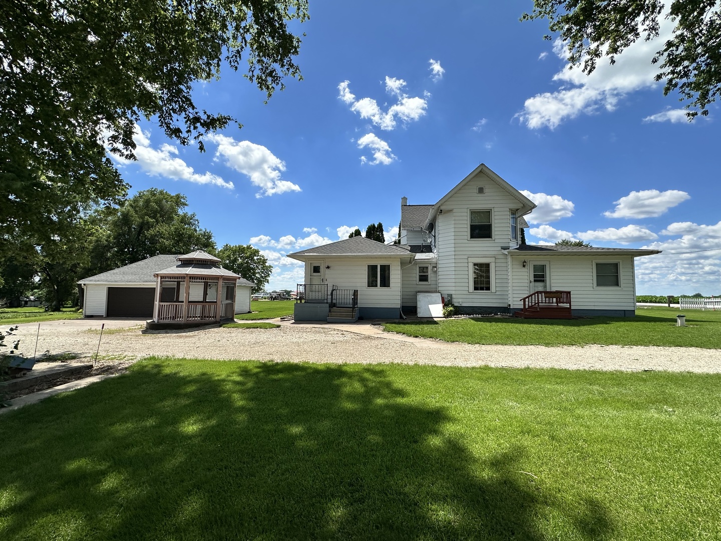 5827 Garden Plain Road Fulton, IL 61252 - Photo 2 of 28