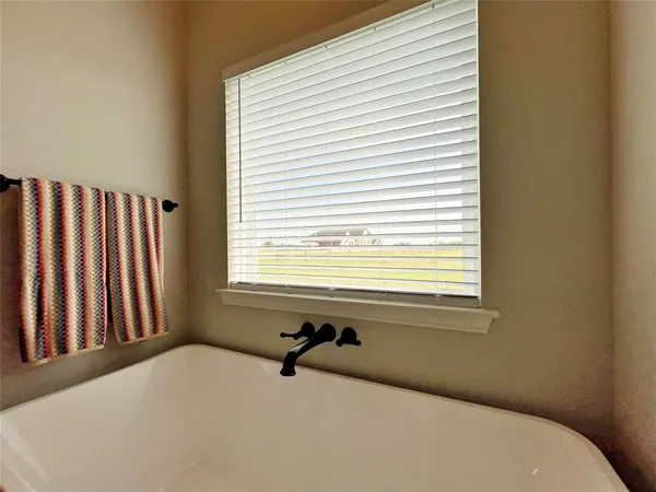 $3,295 | 252 Harvard Lane, Springtown, TX 76082