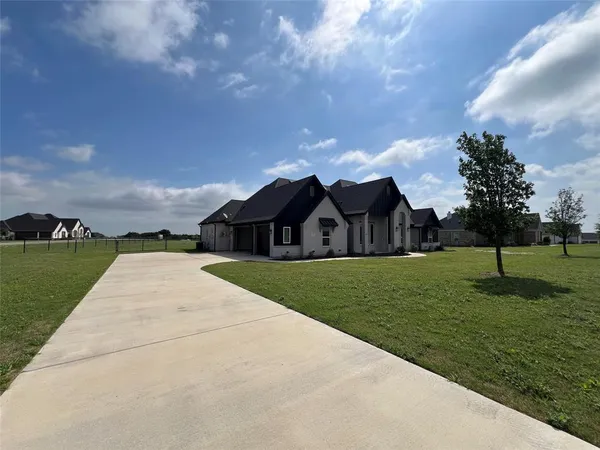 $3,295 | 252 Harvard Lane, Springtown, TX 76082