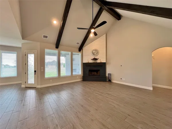 $3,295 | 252 Harvard Lane, Springtown, TX 76082