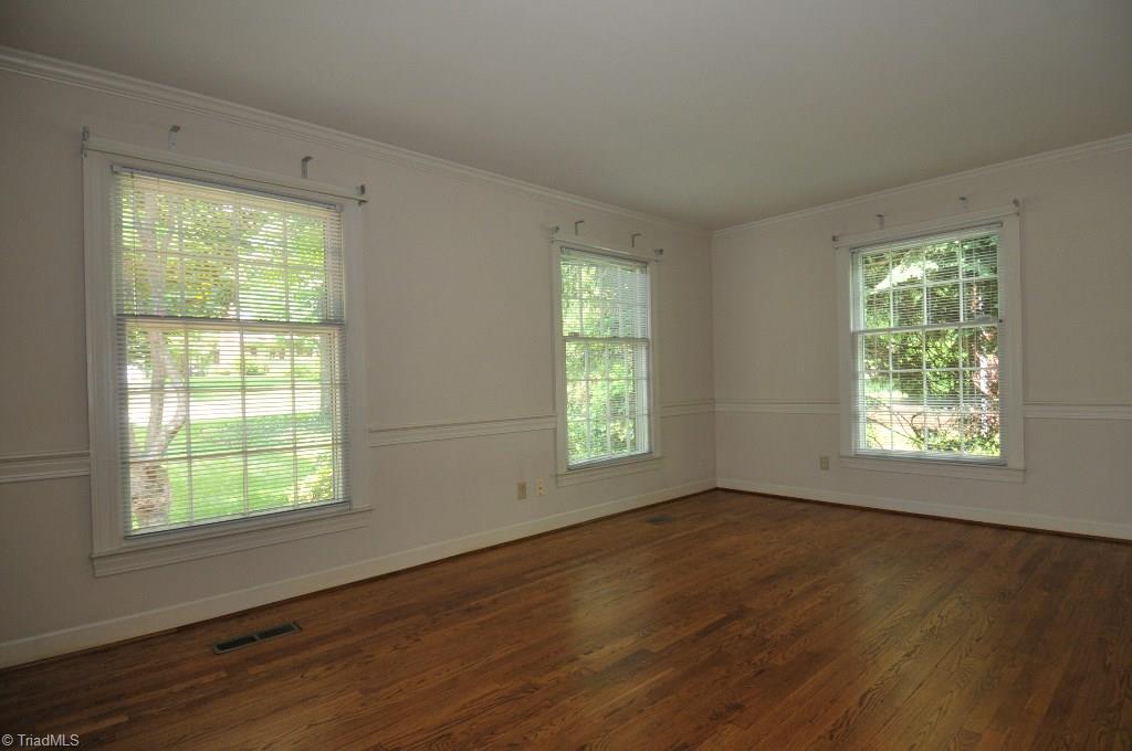 3330 Nottingham Road Winston-Salem, NC 27104 - Photo 3 of 23 Living Room