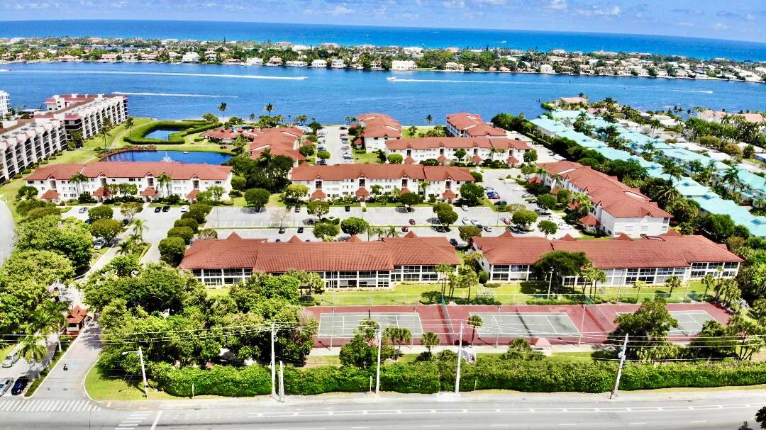 104 Half Moon Circle, Unit B2 Hypoluxo, FL 33462 - Photo 24 of 54 AC7E06EC-89F6-4824-A838-BDDE1A2013AC