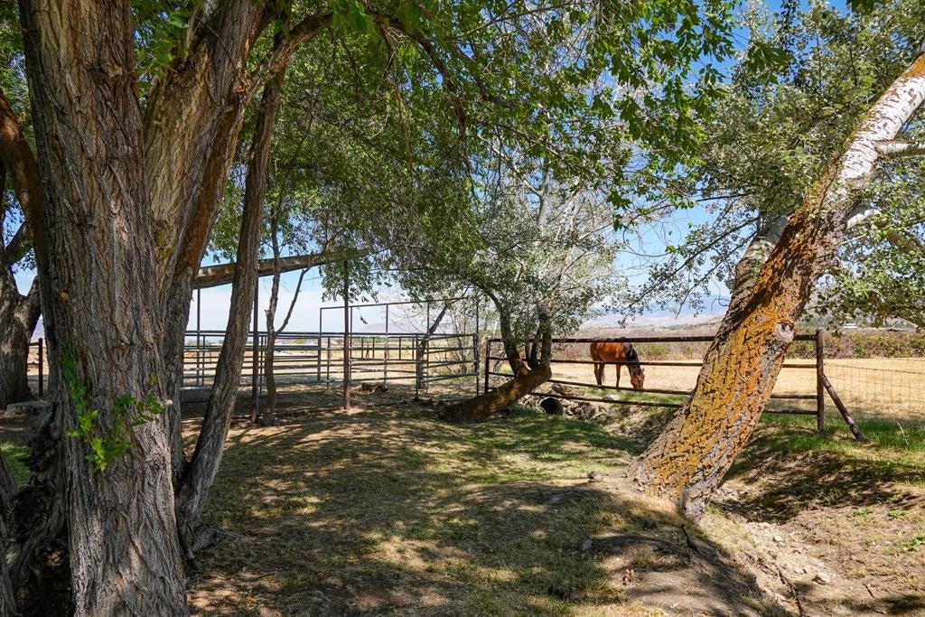 4721 Oberlin Road Montague, CA 96064 - Photo 27 of 27 Gallery Image 27