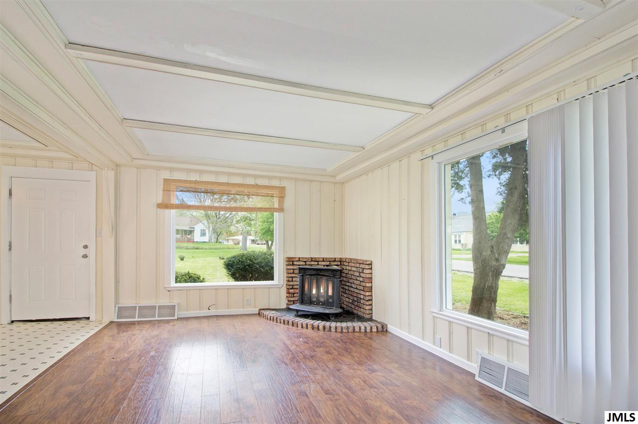 1016 Oak Grove Road Jackson, MI 49203 - Photo 3 of 24 Photo 3