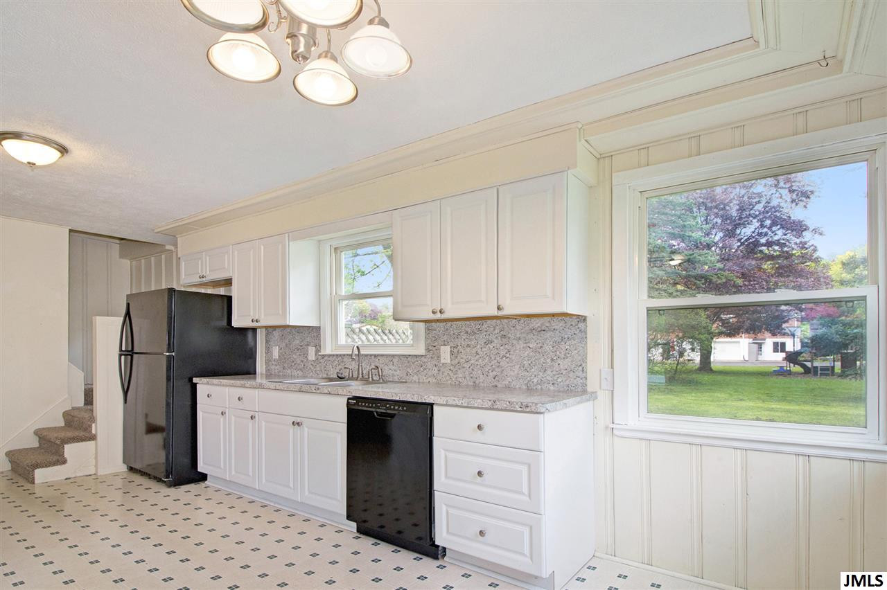 1016 Oak Grove Road Jackson, MI 49203 - Photo 4 of 24 Photo 4