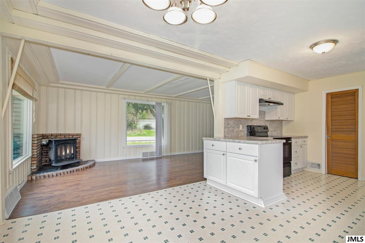 1016 Oak Grove Road Jackson, MI 49203 - Photo 6 of 24 Photo 6