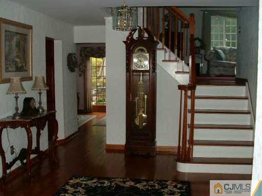 25 Gifford Road Somerset, NJ 08873 - Photo 2 of 8 Gallery Image 2