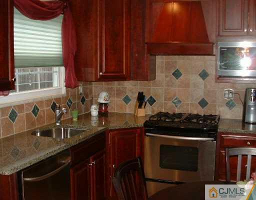 25 Gifford Road Somerset, NJ 08873 - Photo 3 of 8 Gallery Image 3