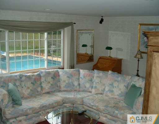 25 Gifford Road Somerset, NJ 08873 - Photo 4 of 8 Gallery Image 4