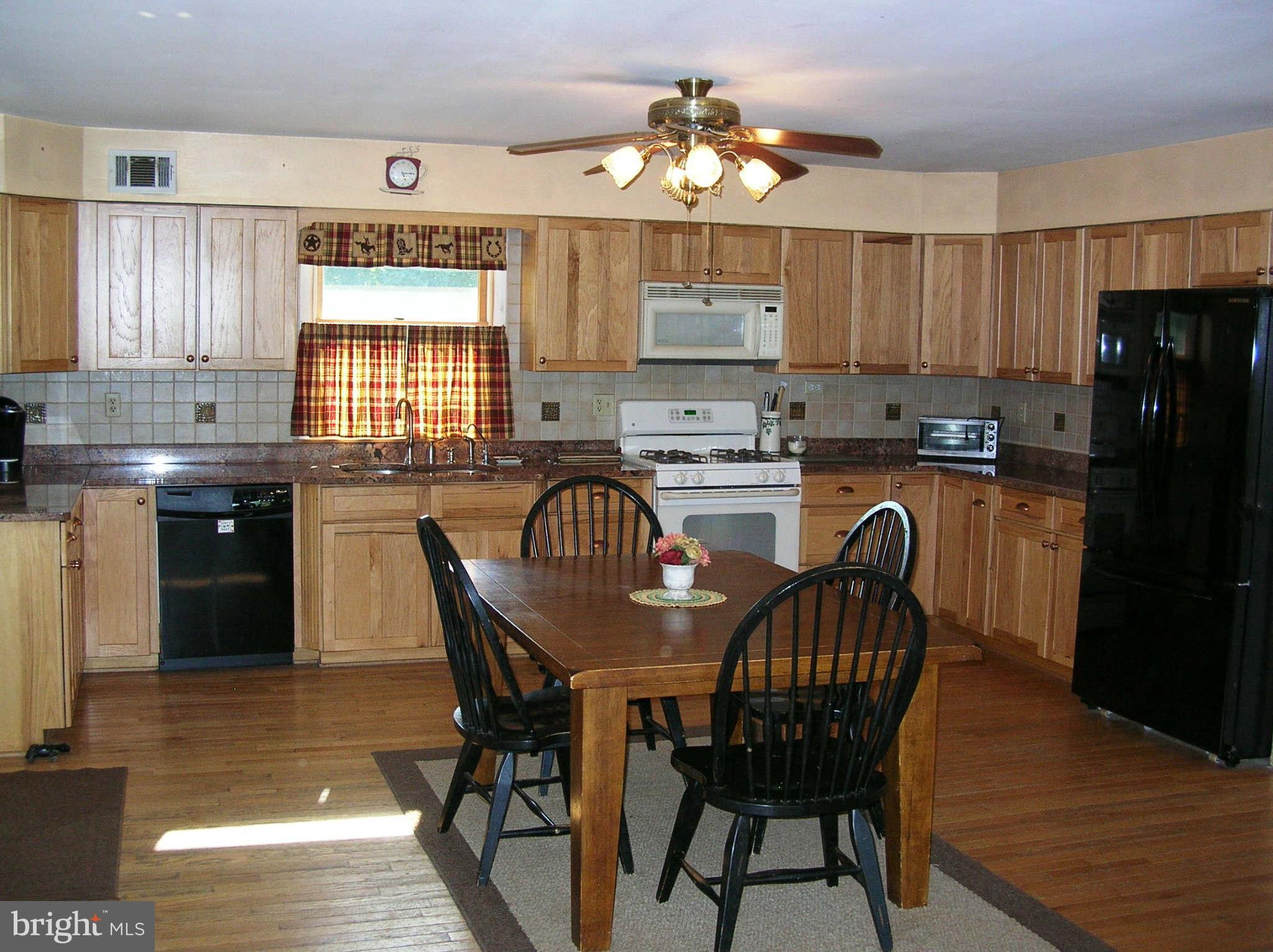 3572 Baker Road Westminster, MD 21157 - Photo 12 of 29 Kitchen
