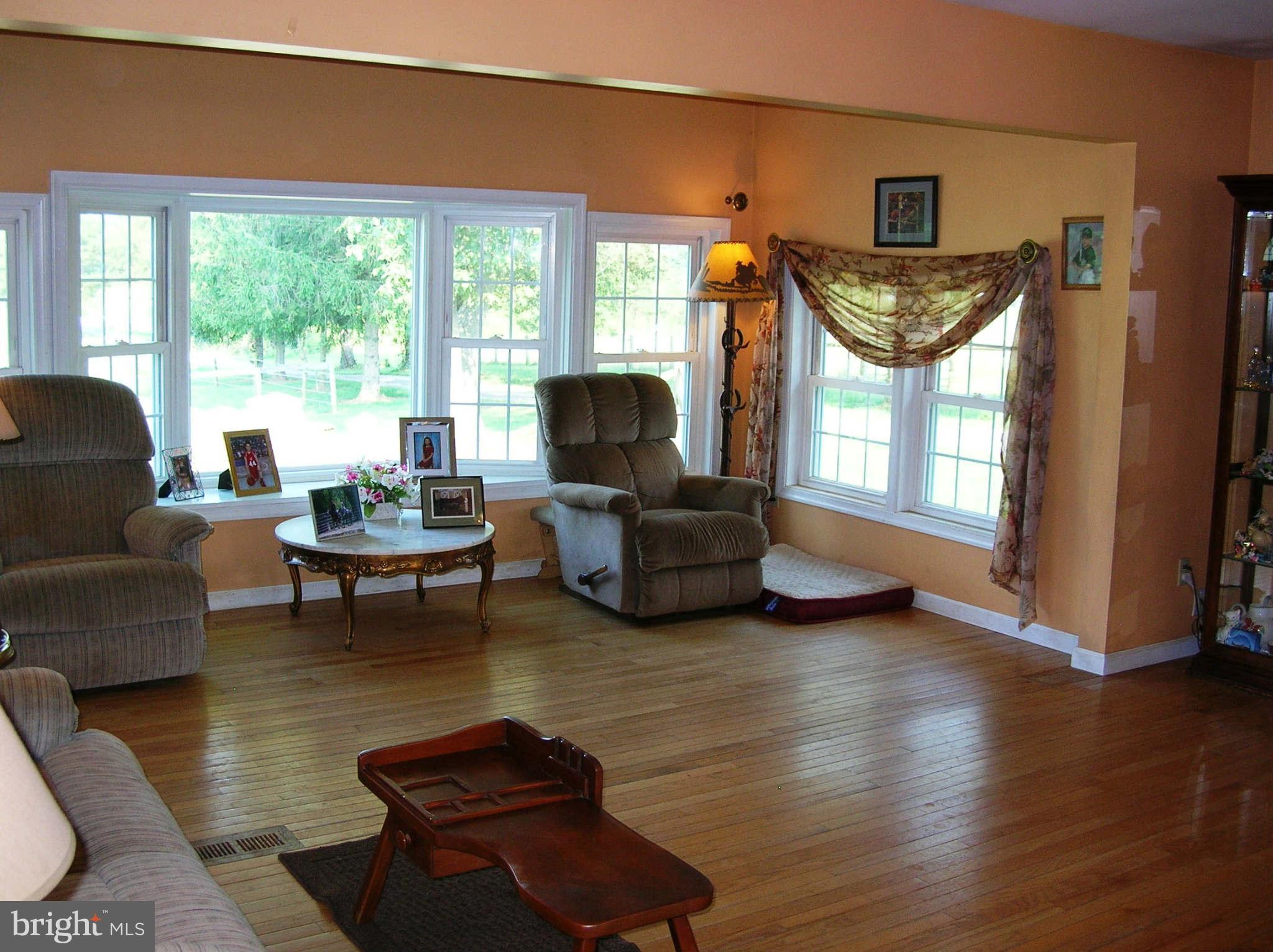 3572 Baker Road Westminster, MD 21157 - Photo 9 of 29 Living Room
