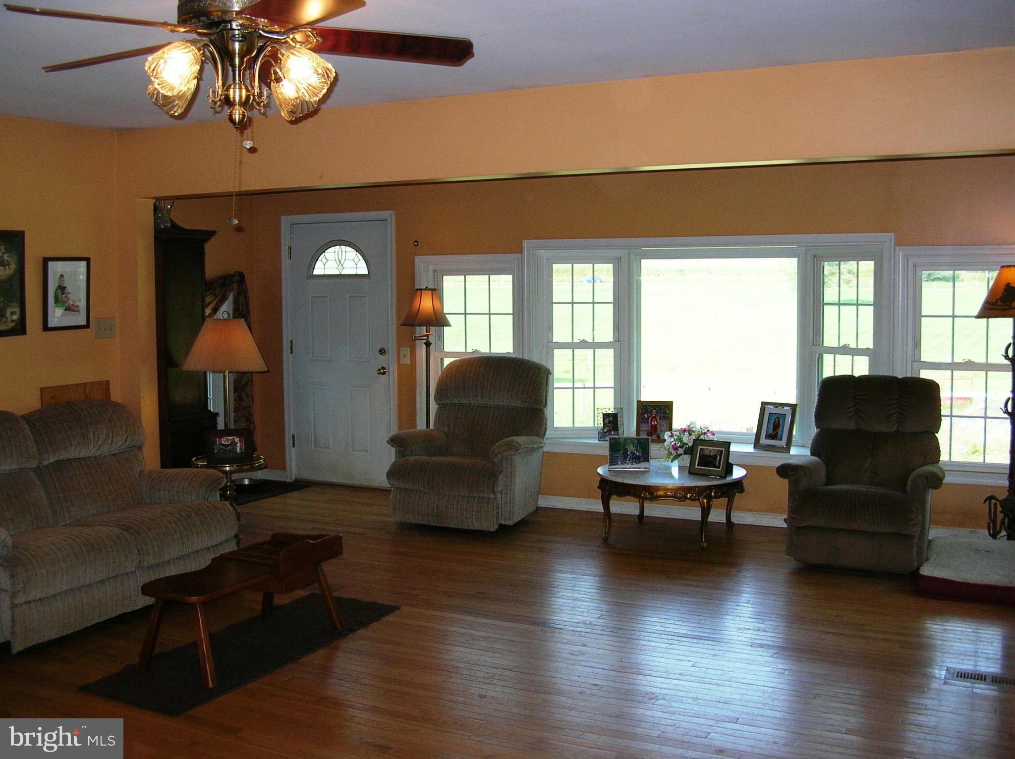 3572 Baker Road Westminster, MD 21157 - Photo 10 of 29 Living Room