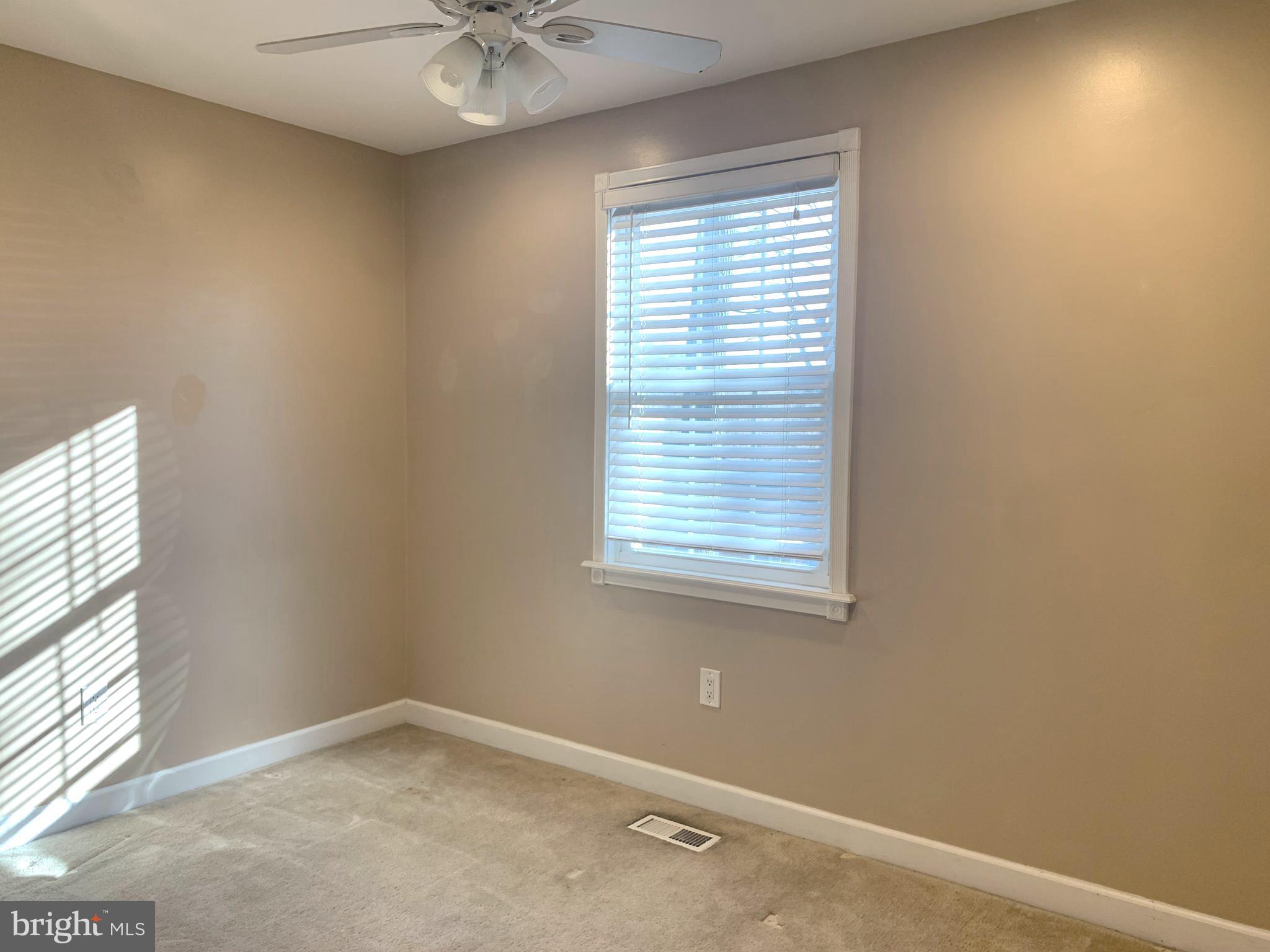 781 Powhatan Beach Road Pasadena, MD 21122 - Photo 13 of 24 an empty room with a window