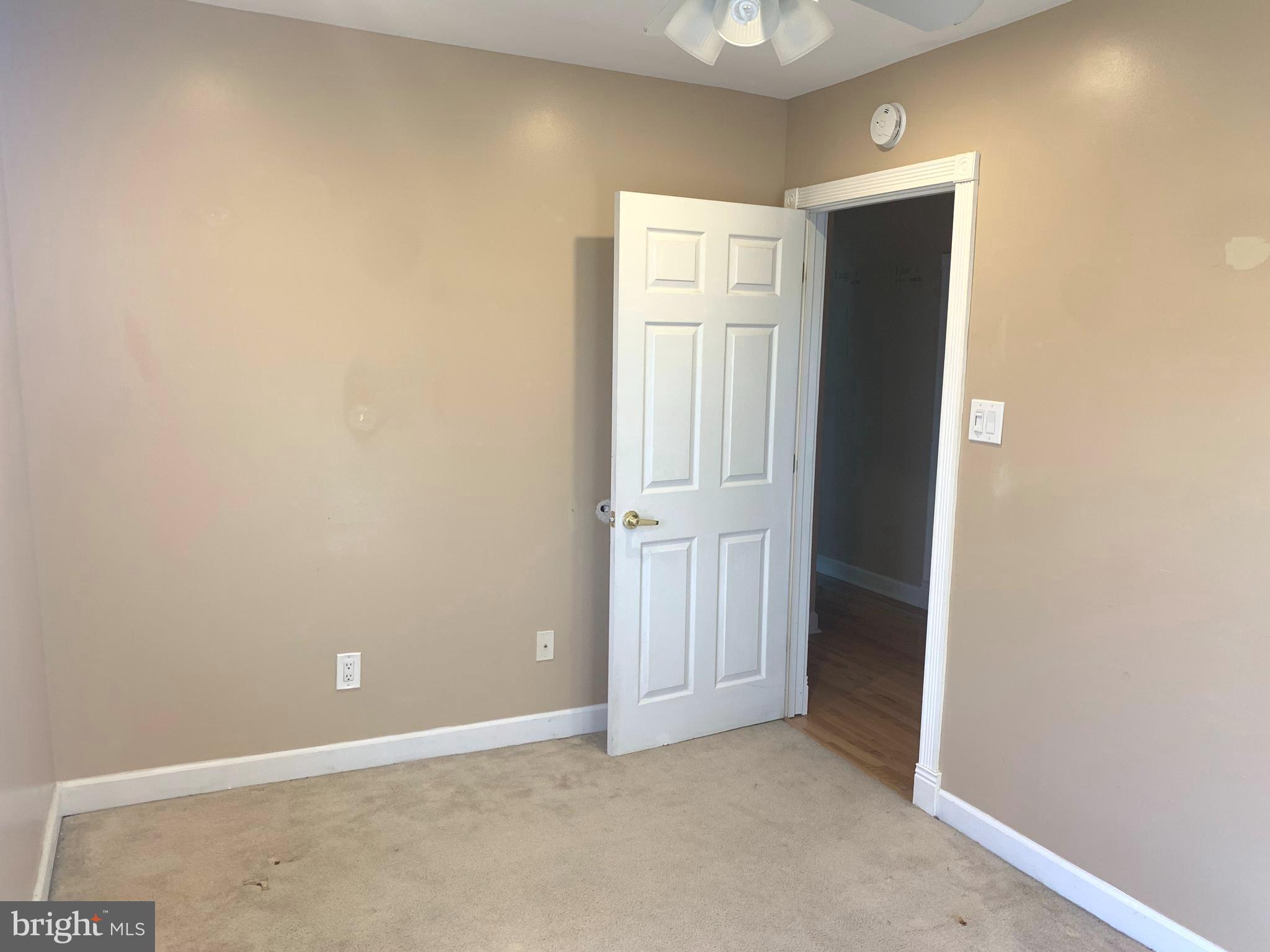 781 Powhatan Beach Road Pasadena, MD 21122 - Photo 14 of 24 an empty room with windows