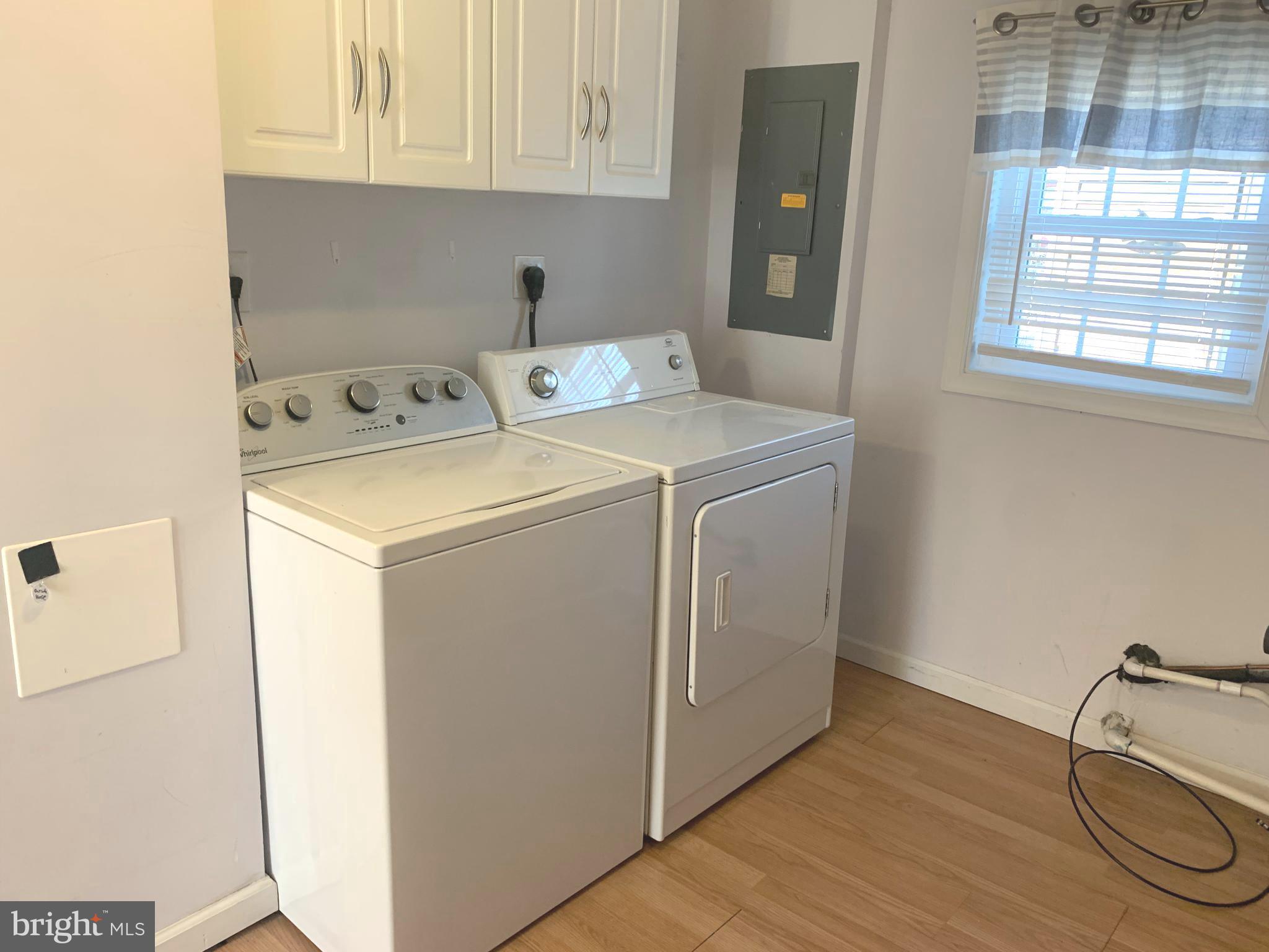 781 Powhatan Beach Road Pasadena, MD 21122 - Photo 19 of 24 a utility room with dryer and washer
