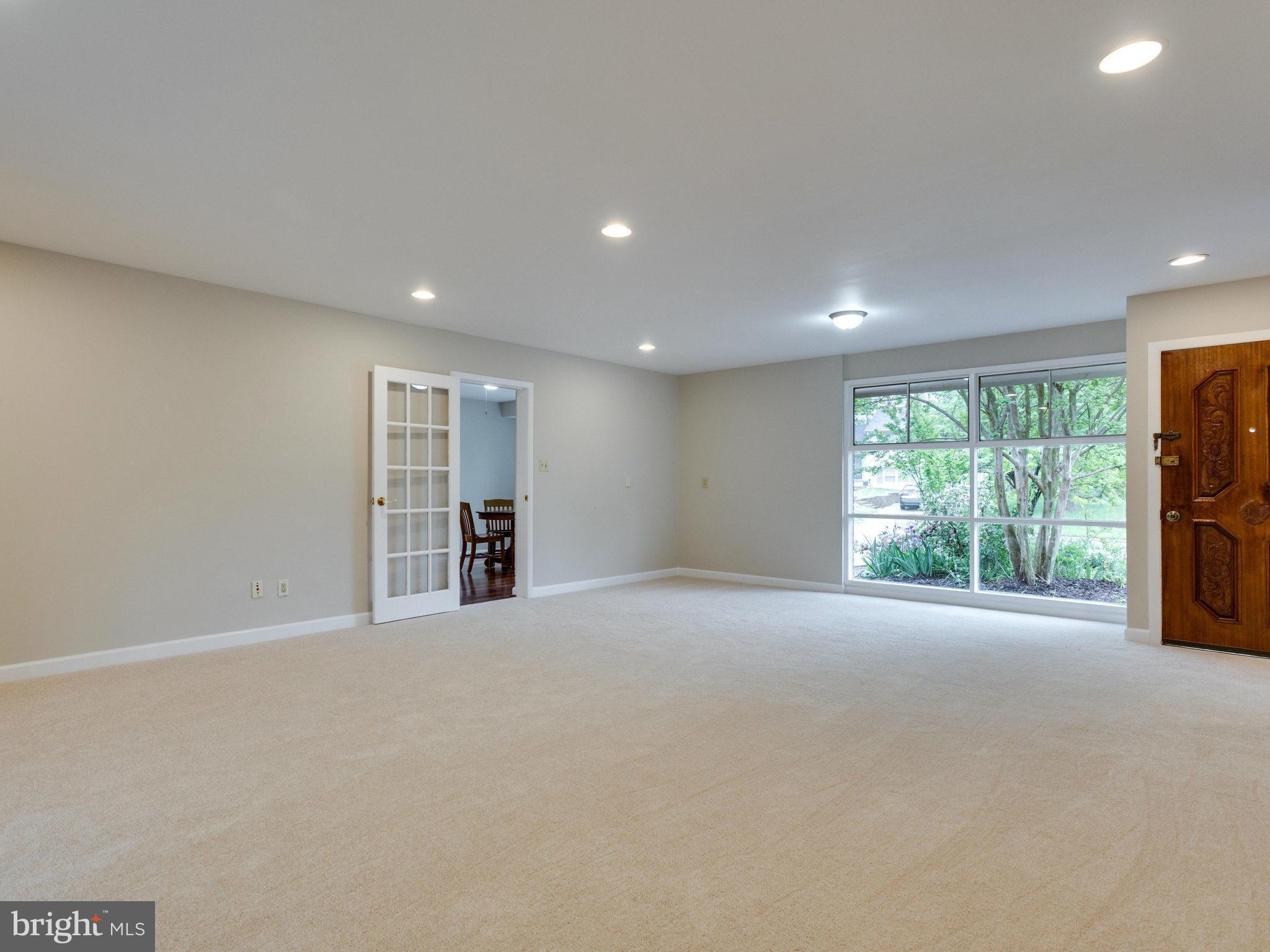 5226 Dalton Road Springfield, VA 22151 - Photo 14 of 30 Living Room