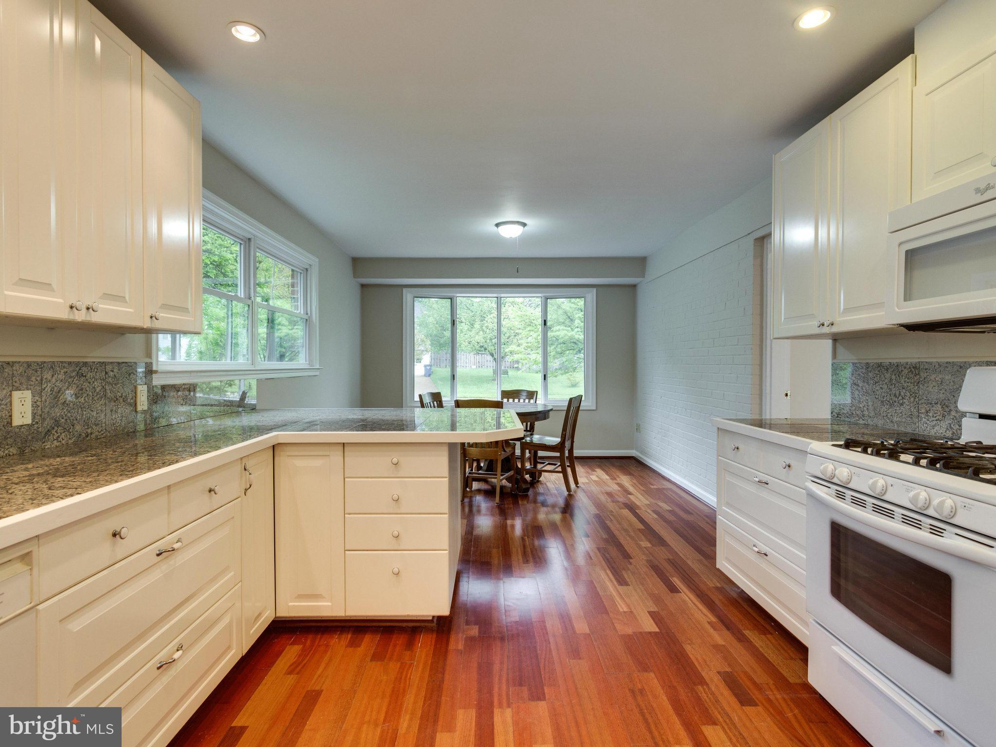 5226 Dalton Road Springfield, VA 22151 - Photo 4 of 30 Kitchen