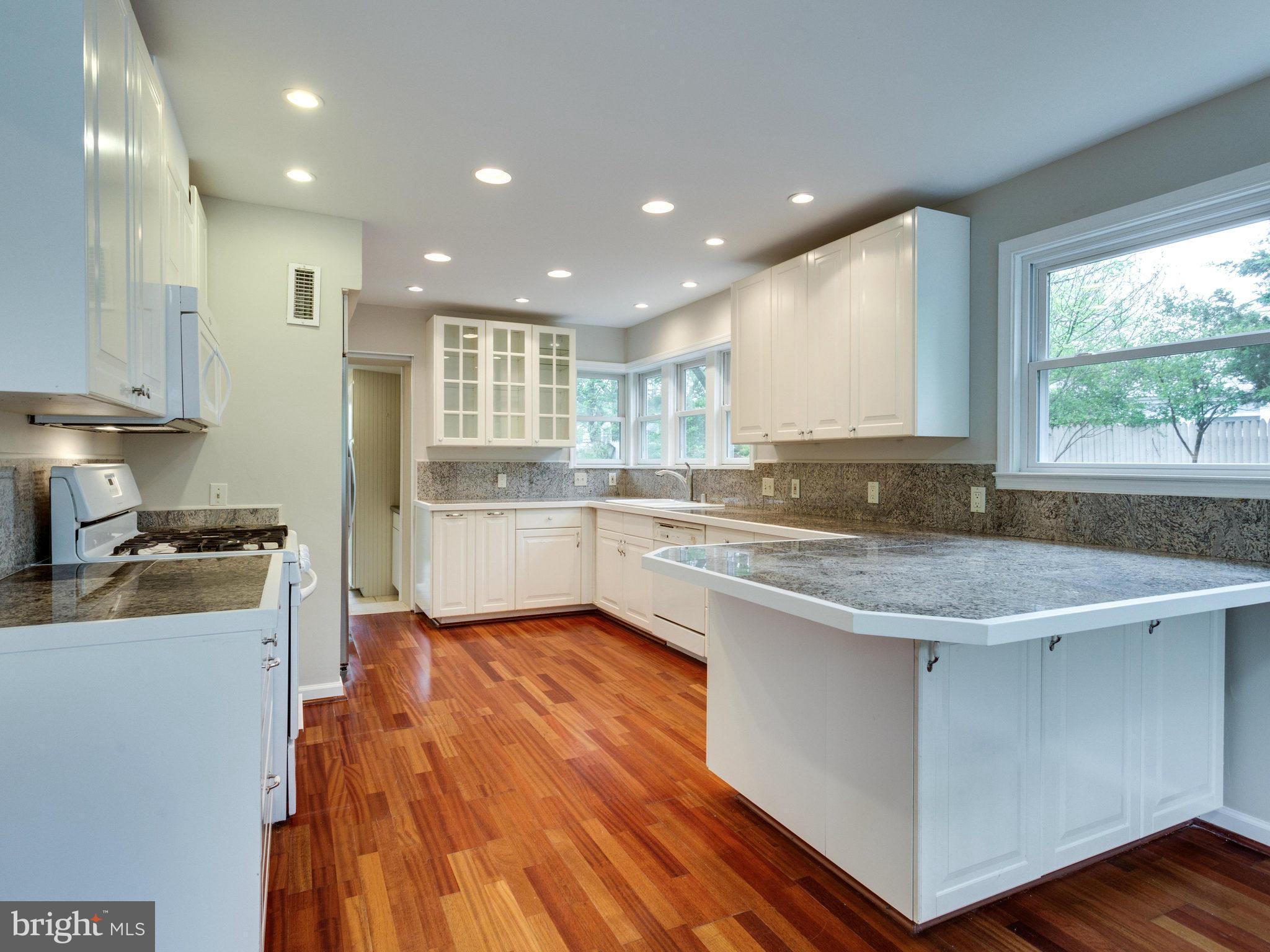 5226 Dalton Road Springfield, VA 22151 - Photo 8 of 30 Kitchen
