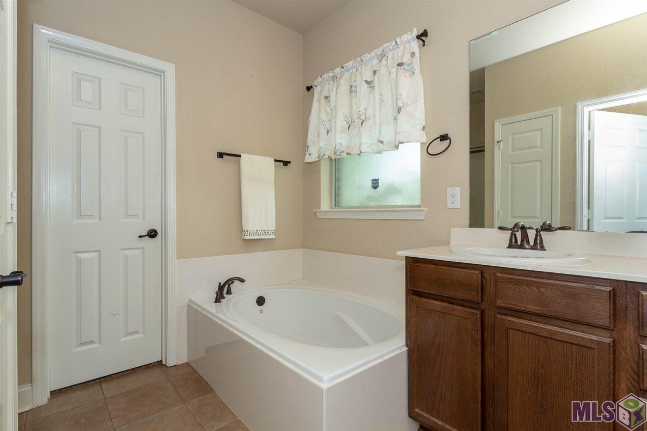 13615 Stone Gate Drive Baton Rouge, LA 70816 - Photo 12 of 23 Gallery Image 12