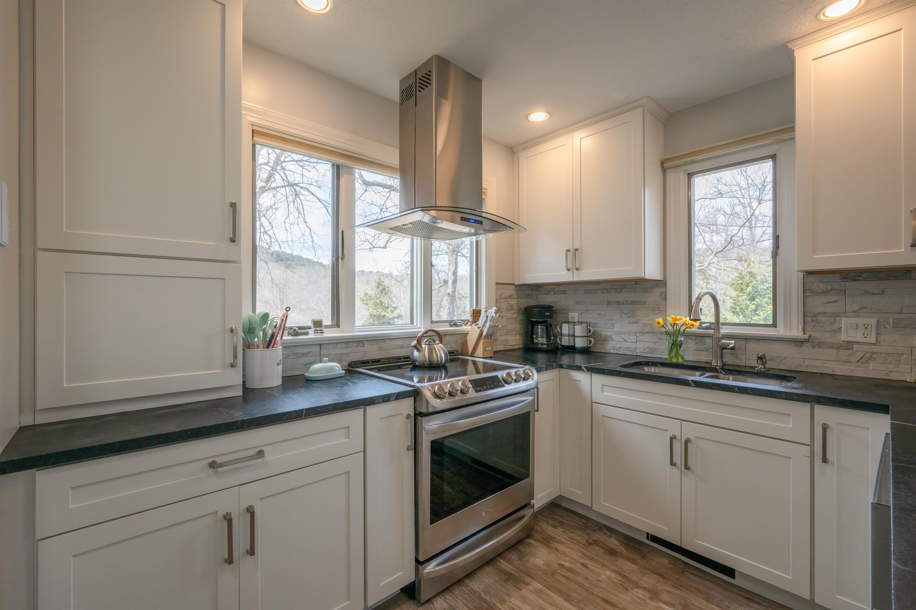 807 Murphys Road, Unit 5A Hartford, VT 05059 - Photo 13 of 28 Gallery Image 13