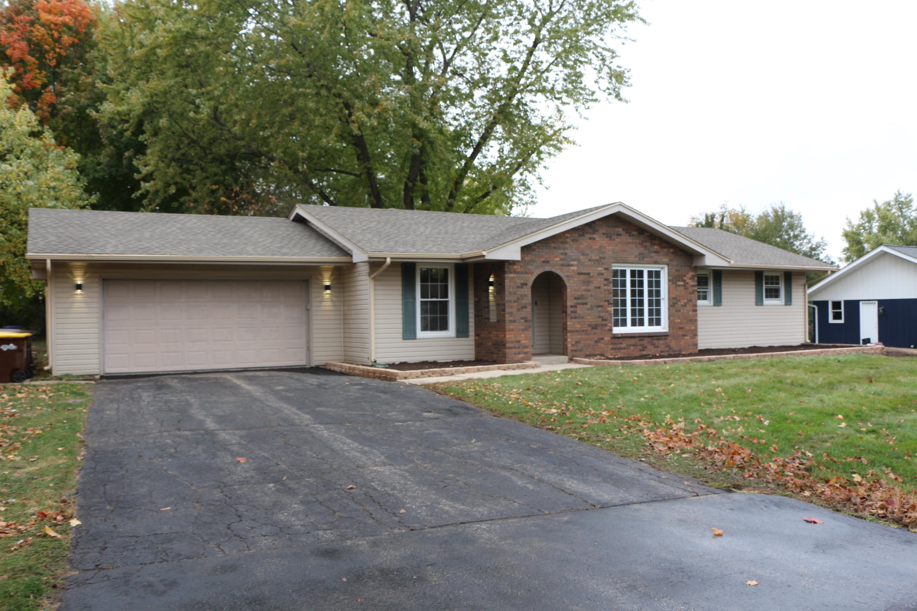 3606 Springwheat Street Rockford, IL 61114 - Photo 2 of 41 a front view of a house with a garden and yard