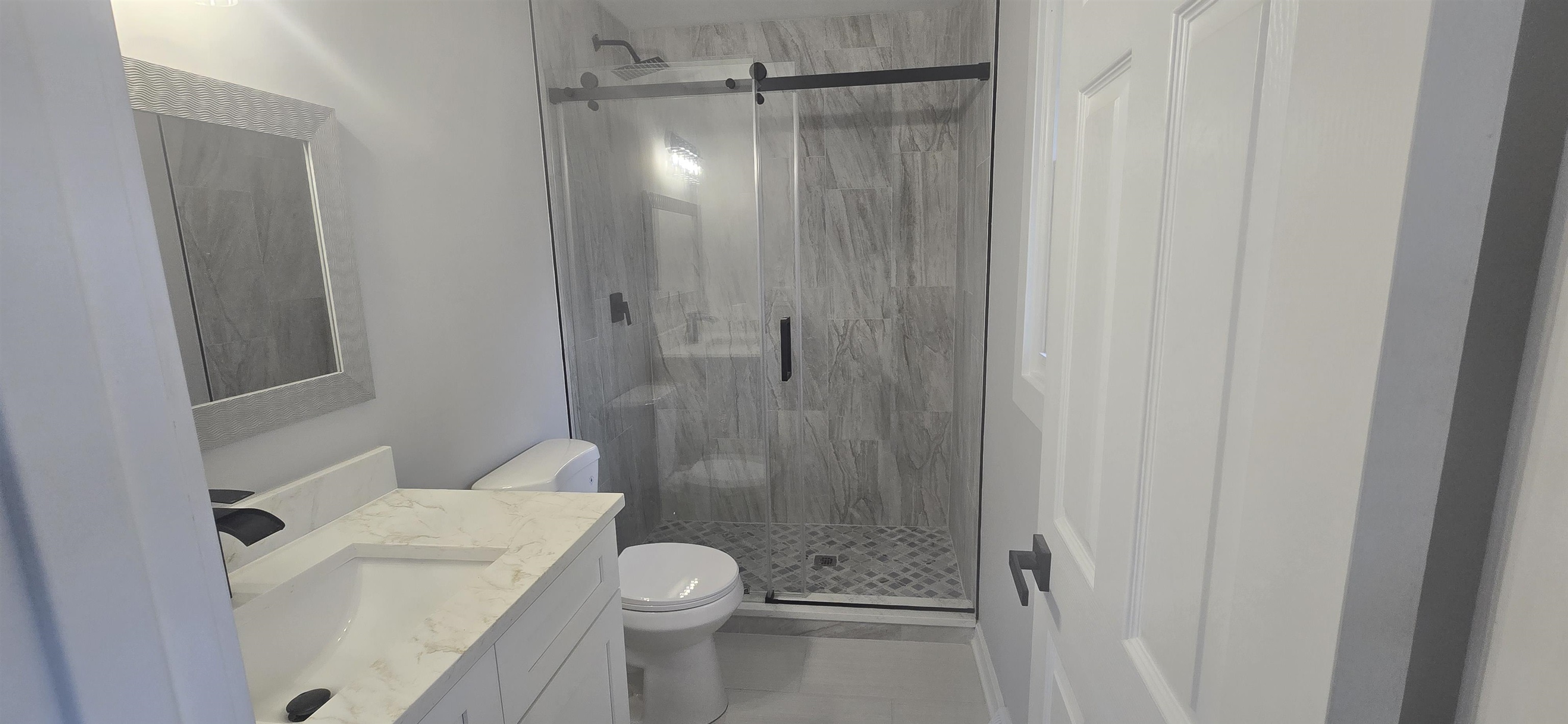 3606 Springwheat Street Rockford, IL 61114 - Photo 21 of 41 a bathroom with a shower a toilet and sink