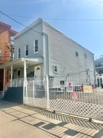 $2,300 | 212 Plainfield Avenue, Unit 2, Jersey City, NJ 07306