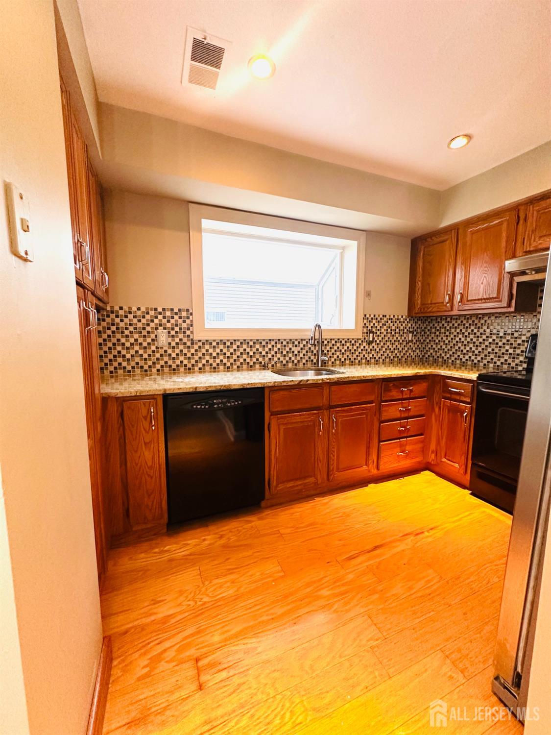 222 Long Meadow Road Bedminster, NJ 07921 - Photo 9 of 26