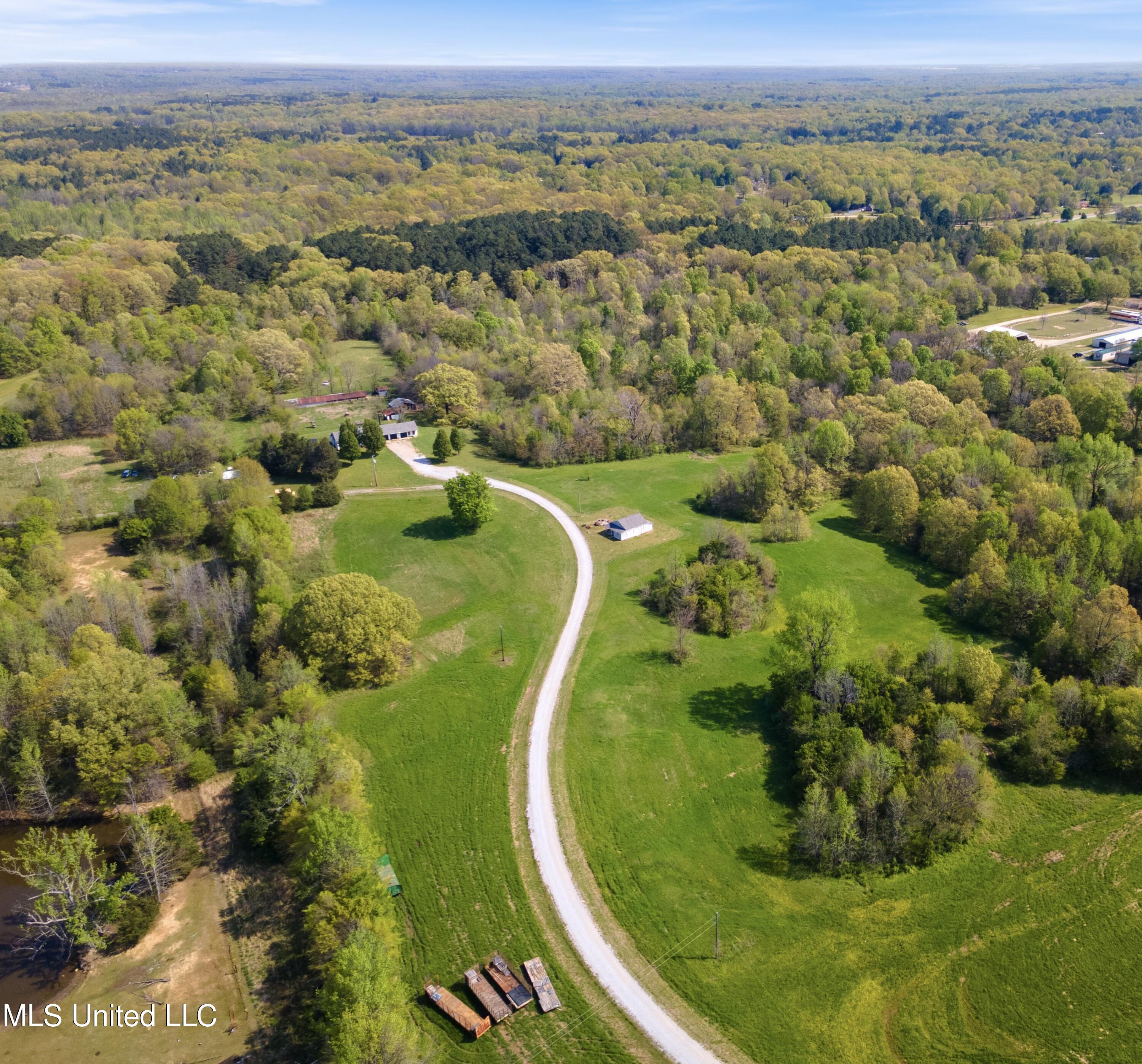 13950 Fairview Road Byhalia, MS 38611 - Photo 2 of 8 84275BD3-B442-477E-A3E6-D0D46E5B0609