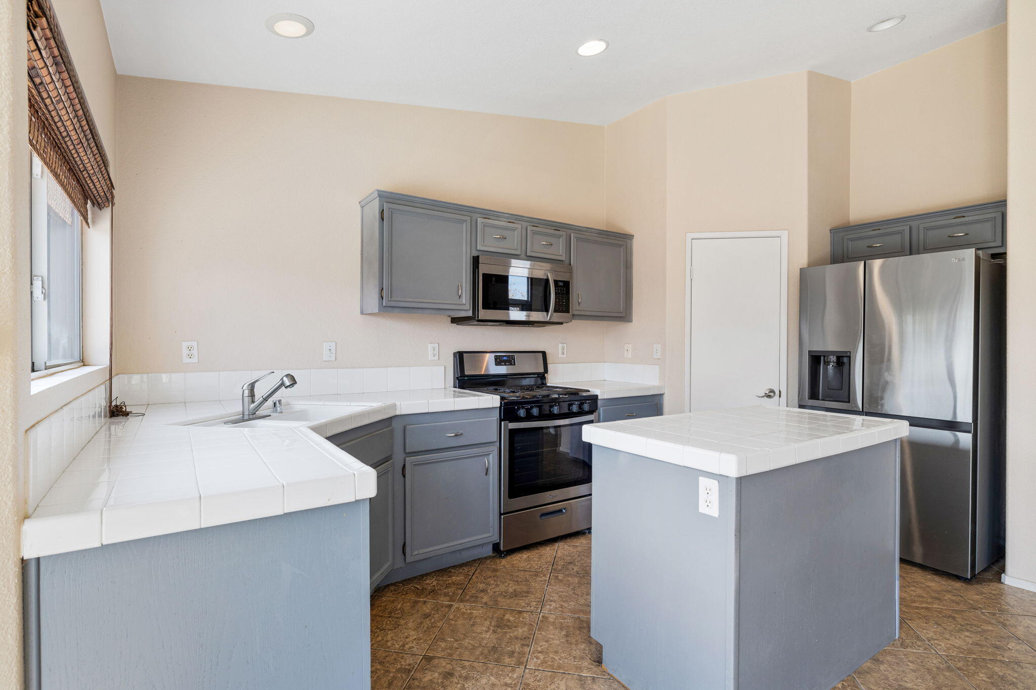 47266 Margarita Street Indio, CA 92201 - Photo 9 of 26 24-web-or-mls-2H8A5952