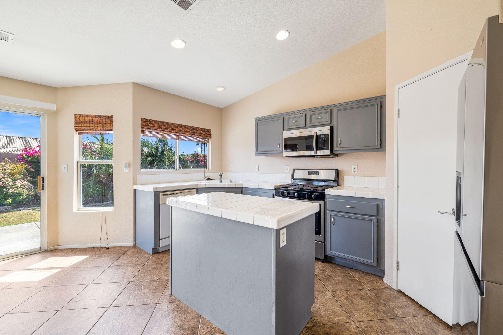 47266 Margarita Street Indio, CA 92201 - Photo 10 of 26 23-web-or-mls-2H8A5947