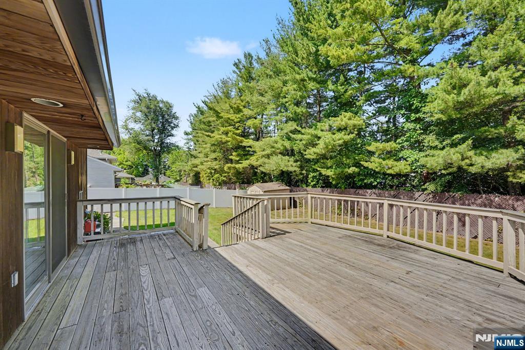 151 Broadview Terrace Paramus, NJ 07652 - Photo 16 of 17