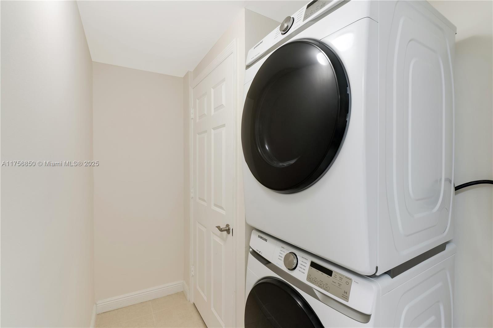 888 Douglas Road, Unit 404 Coral Gables, FL 33134 - Photo 16 of 21 a view of livingroom with washer and dryer