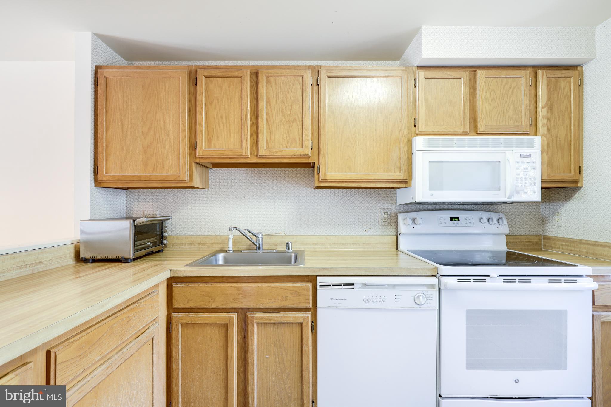 11951 Hollowwind Court Reston, VA 20194 - Photo 3 of 25 Gallery Image 3
