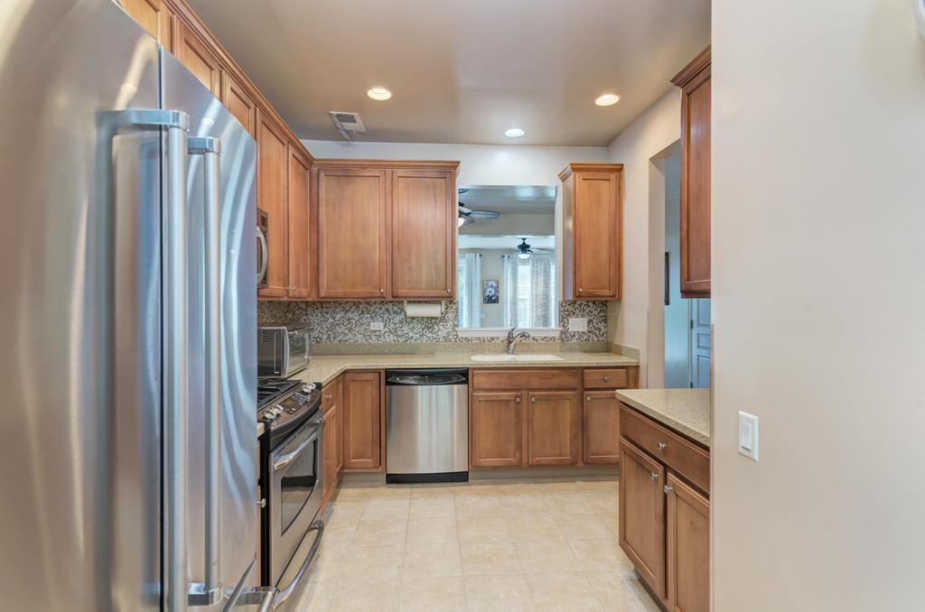 2886 Edgewater Drive Elgin, IL 60124 - Photo 9 of 31