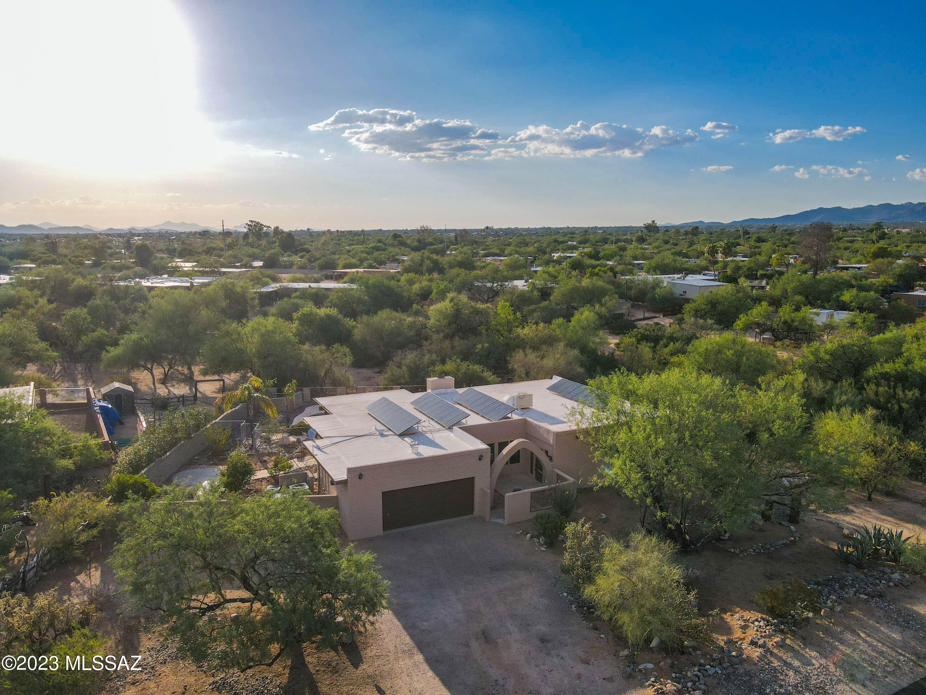 8363 North Wanda Road Tucson, AZ 85704 - Photo 1 of 43