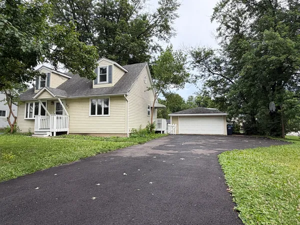 $395,000 | 321 Janet Avenue, Darien, IL 60561