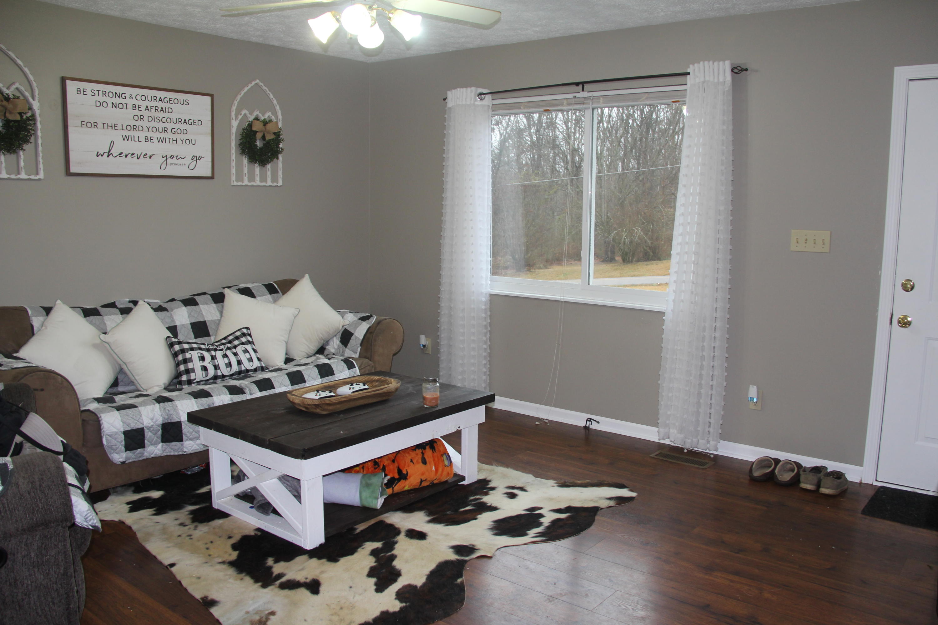 3921 Big Springs Ridge Road Friendsville, TN 37737 - Photo 2 of 27 Living room
