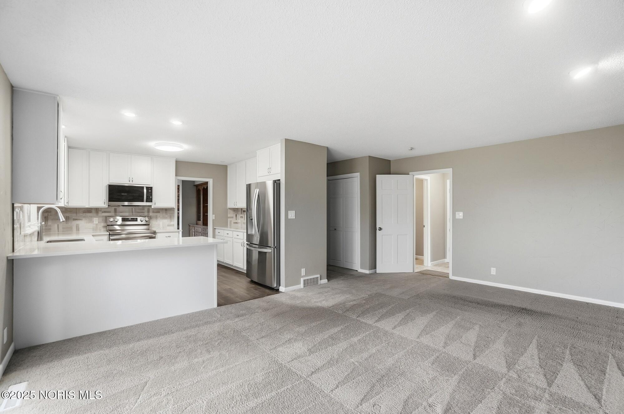 5401 Pickle Road Oregon, OH 43616 - Photo 26 of 75 129