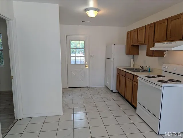 $795 | 8936 Higginson Avenue, Bel-Ridge, MO 63121