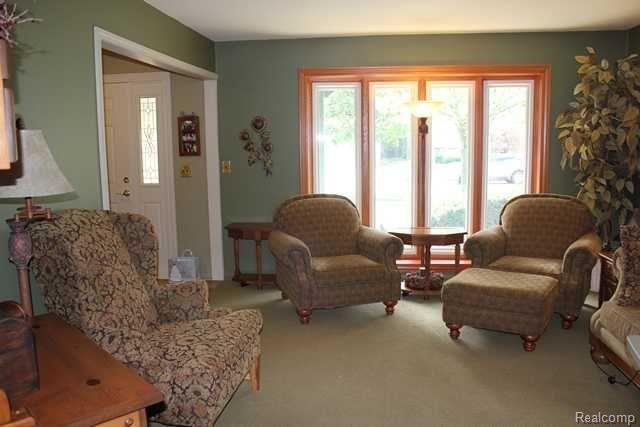 5870 Wedgewood Road Canton, MI 48187 - Photo 4 of 6 living.jpg