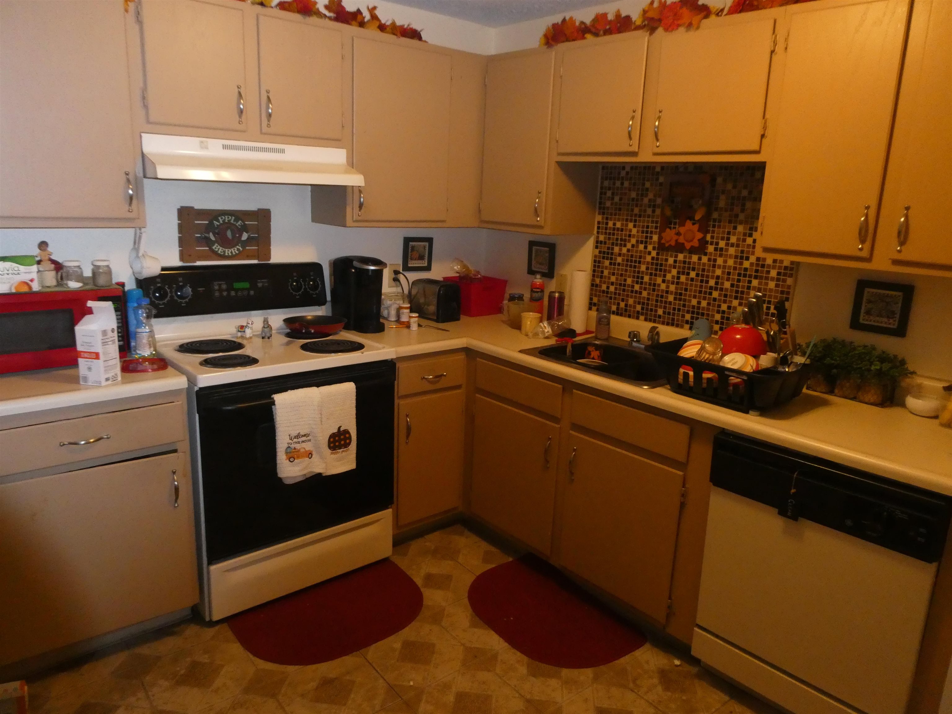 545 Calef Road, Unit 18 Manchester, NH 03103 - Photo 3 of 14