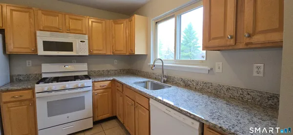 $269,900 | 28 Larkspur Drive, Unit 28, Cromwell, CT 06416