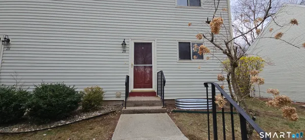 $269,900 | 28 Larkspur Drive, Unit 28, Cromwell, CT 06416