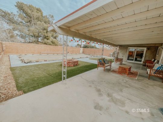 404 West Perdew Avenue Ridgecrest, CA 93555 - Photo 23 of 27 a view of a backyard of the house